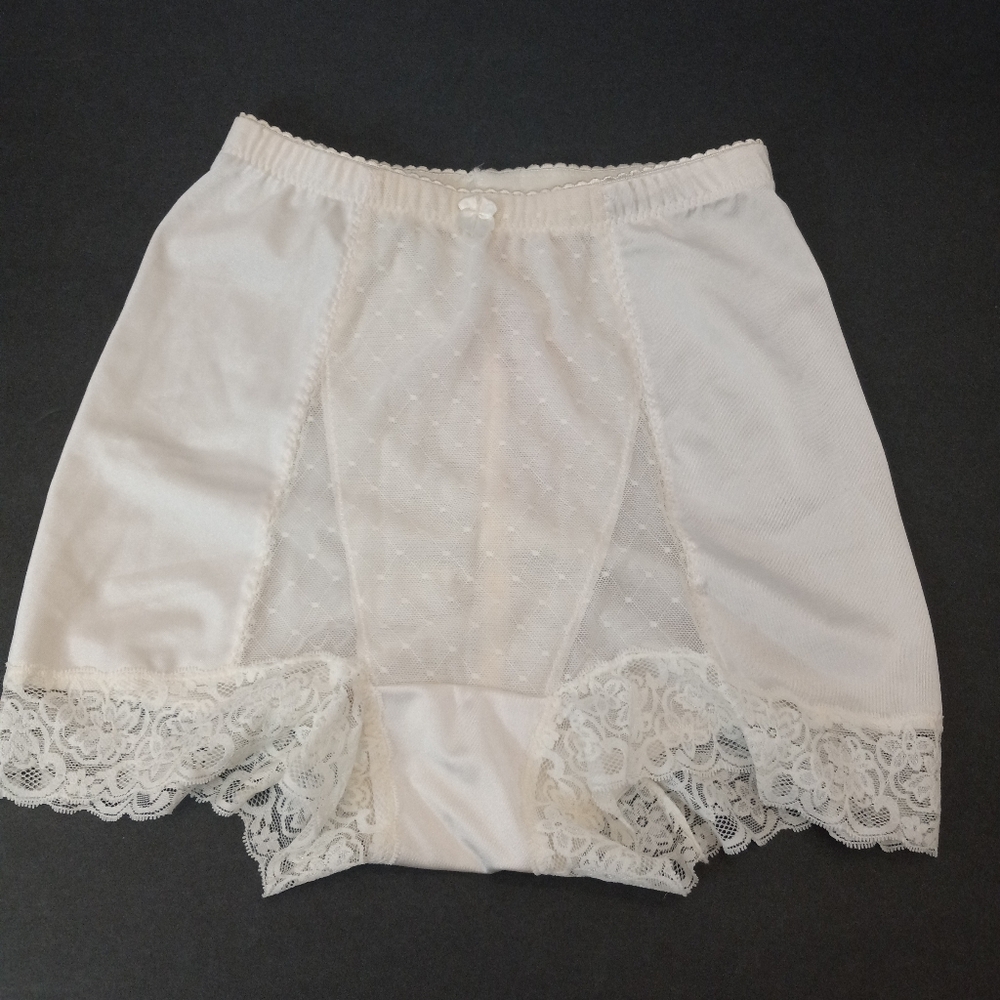 Rhonda Shear Pin-Up Lace High Waist Boyshort Panty